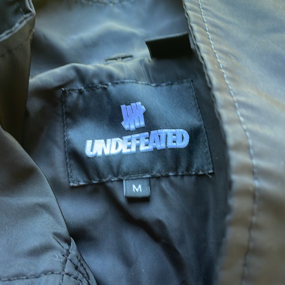 Men’s M Undefeated Button Down Wind Breaker - Picture 4 of 5